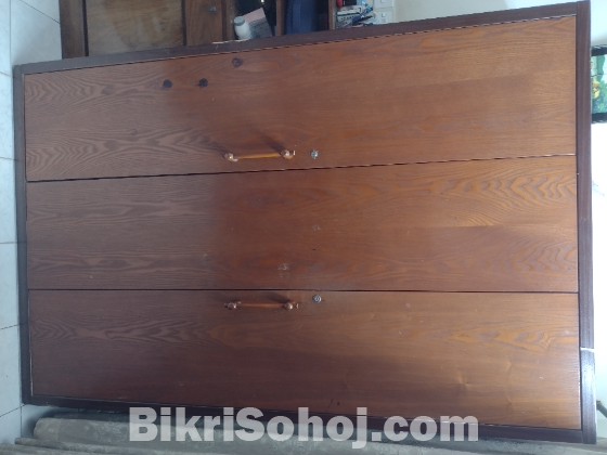 কাপড় রাখার আলমারি